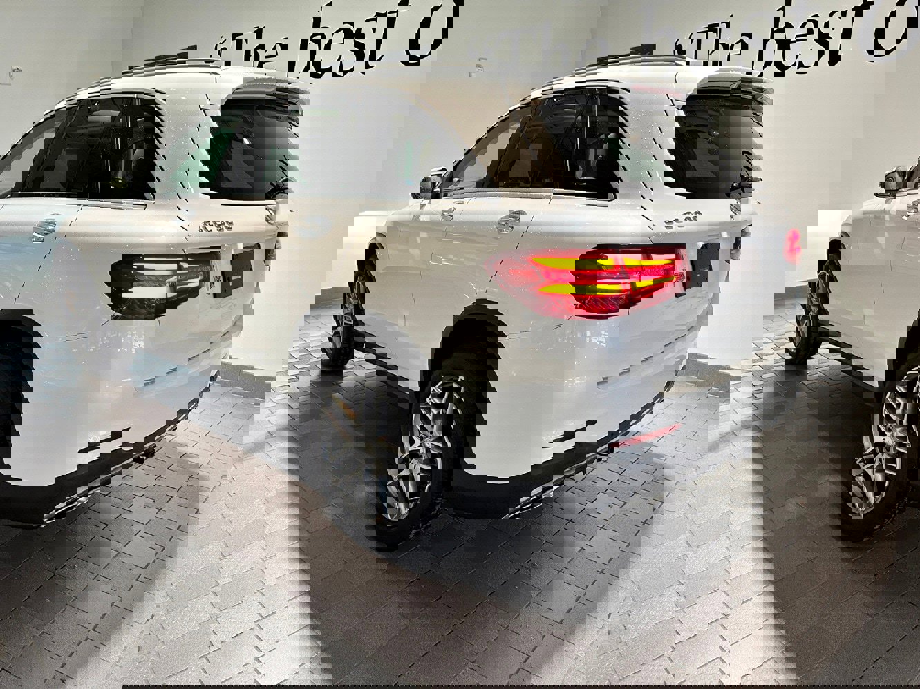 Used 2016 Mercedes-Benz GLC 300 4MATIC image 4