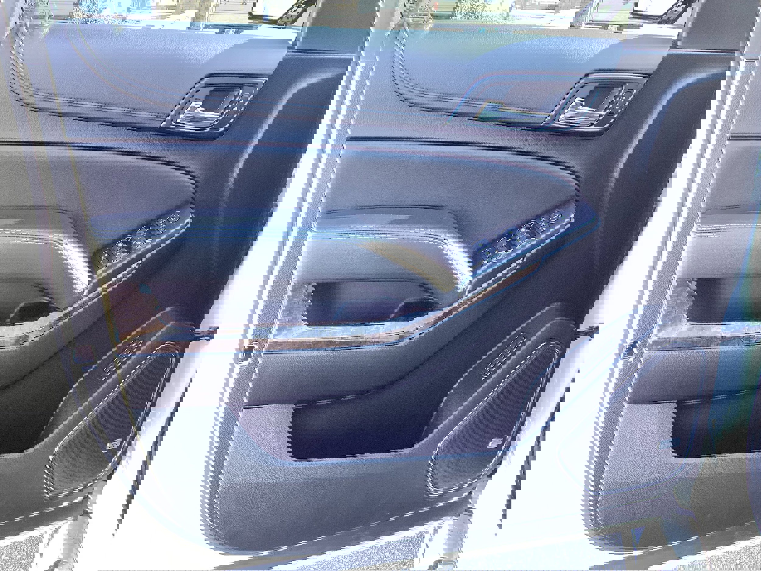 Used 2019 Chevrolet Suburban LT w/ LT Signature Package image 18