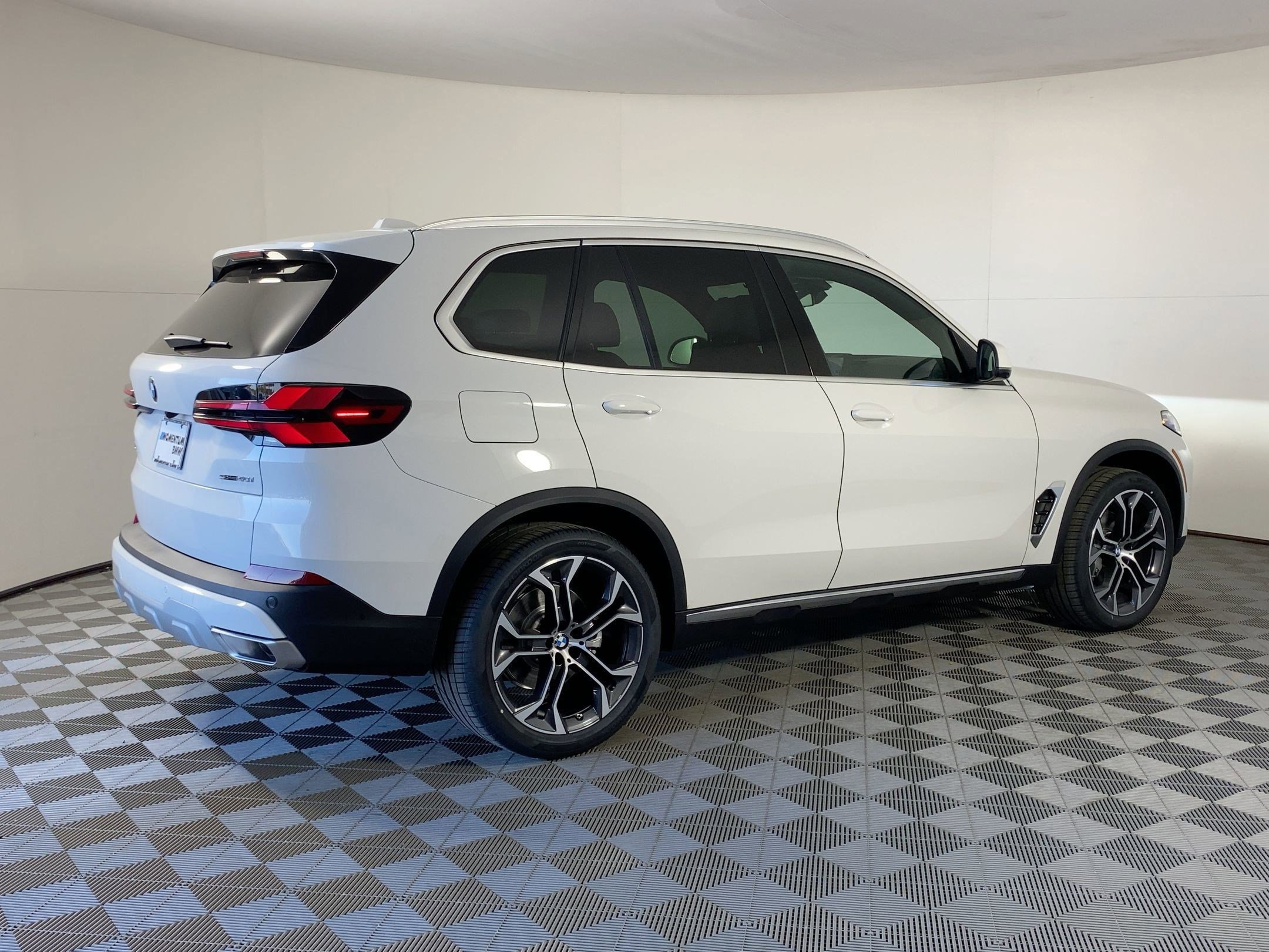 Used 2026 BMW X5 sDrive40i w/ Climate Comfort Package image 7