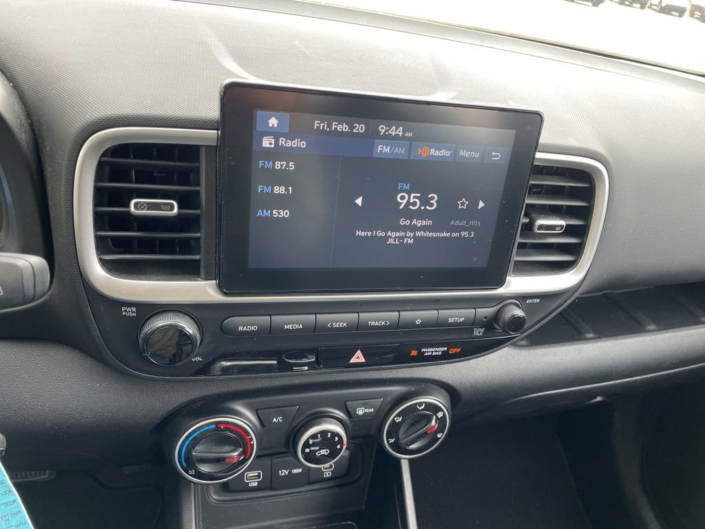 Used 2023 Hyundai Venue SE image 18