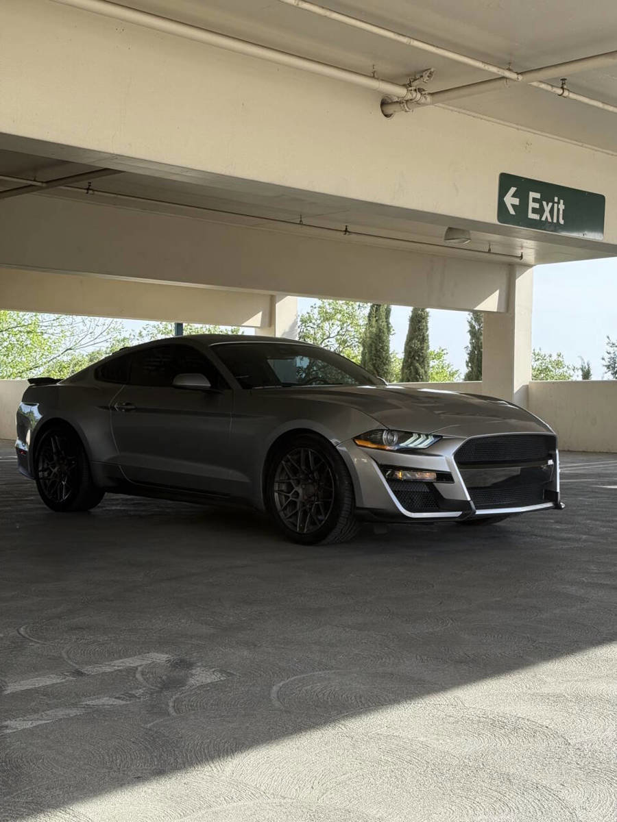 Used 2021 Ford Mustang Coupe image 3