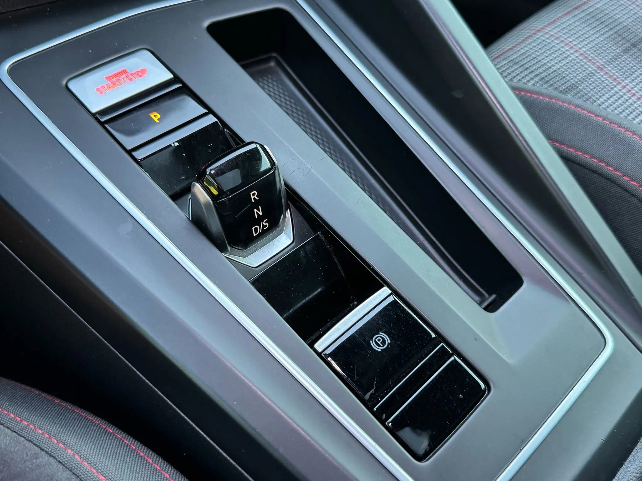 Used 2022 Volkswagen GTI SE image 18