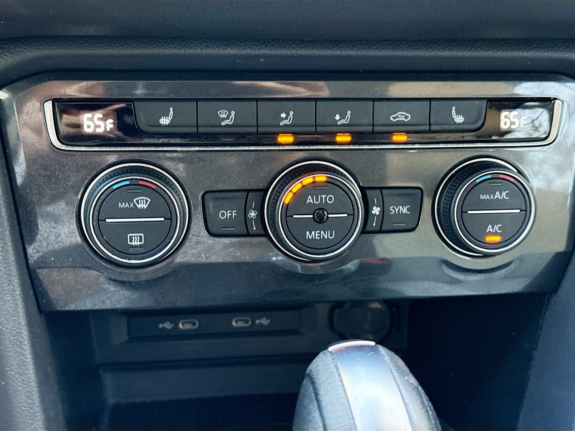 Used 2021 Volkswagen Tiguan SE w/ Panoramic Sunroof Package image 33