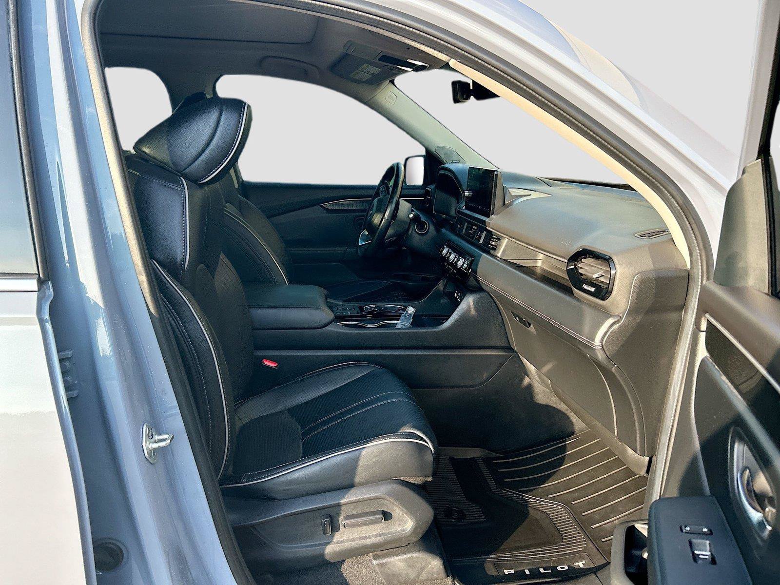 Used 2024 Honda Pilot Elite image 16