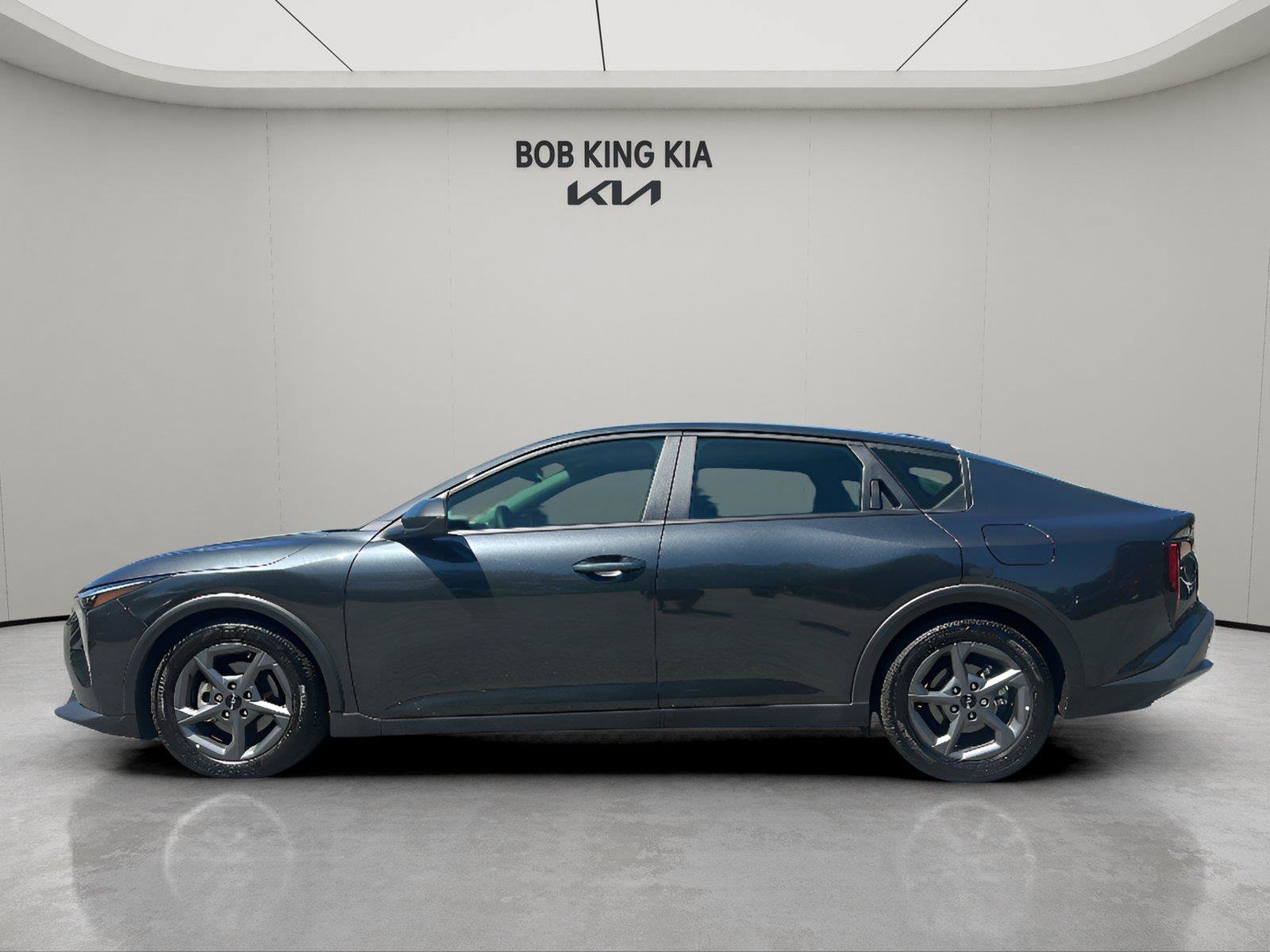 Used 2025 Kia K4 FWD image 2