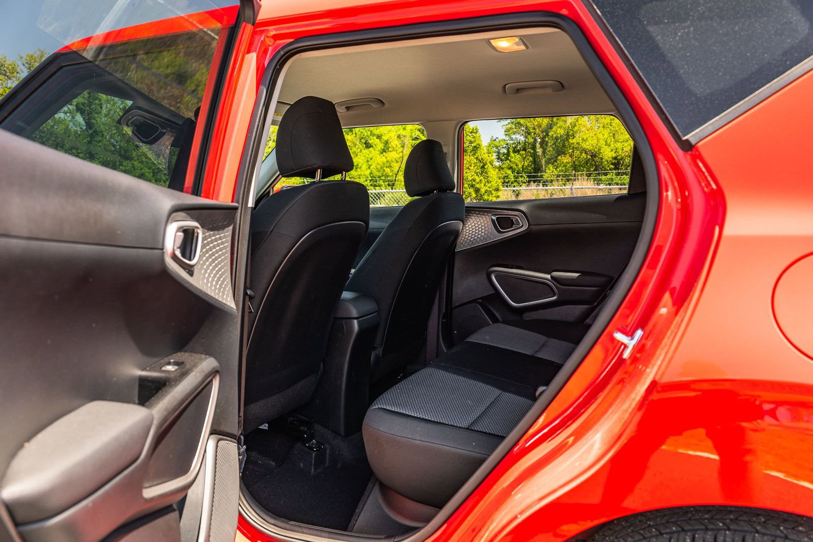 Used 2025 Kia Soul LX w/ LX Technology Package FWD image 16