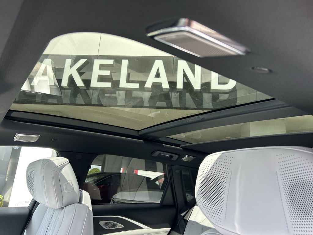 New 2026 Cadillac Lyriq Signature Luxury image 20