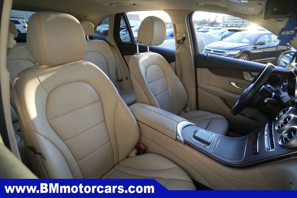 Used 2022 Mercedes-Benz GLC 300 4MATIC w/ Premium Package Lite image 30