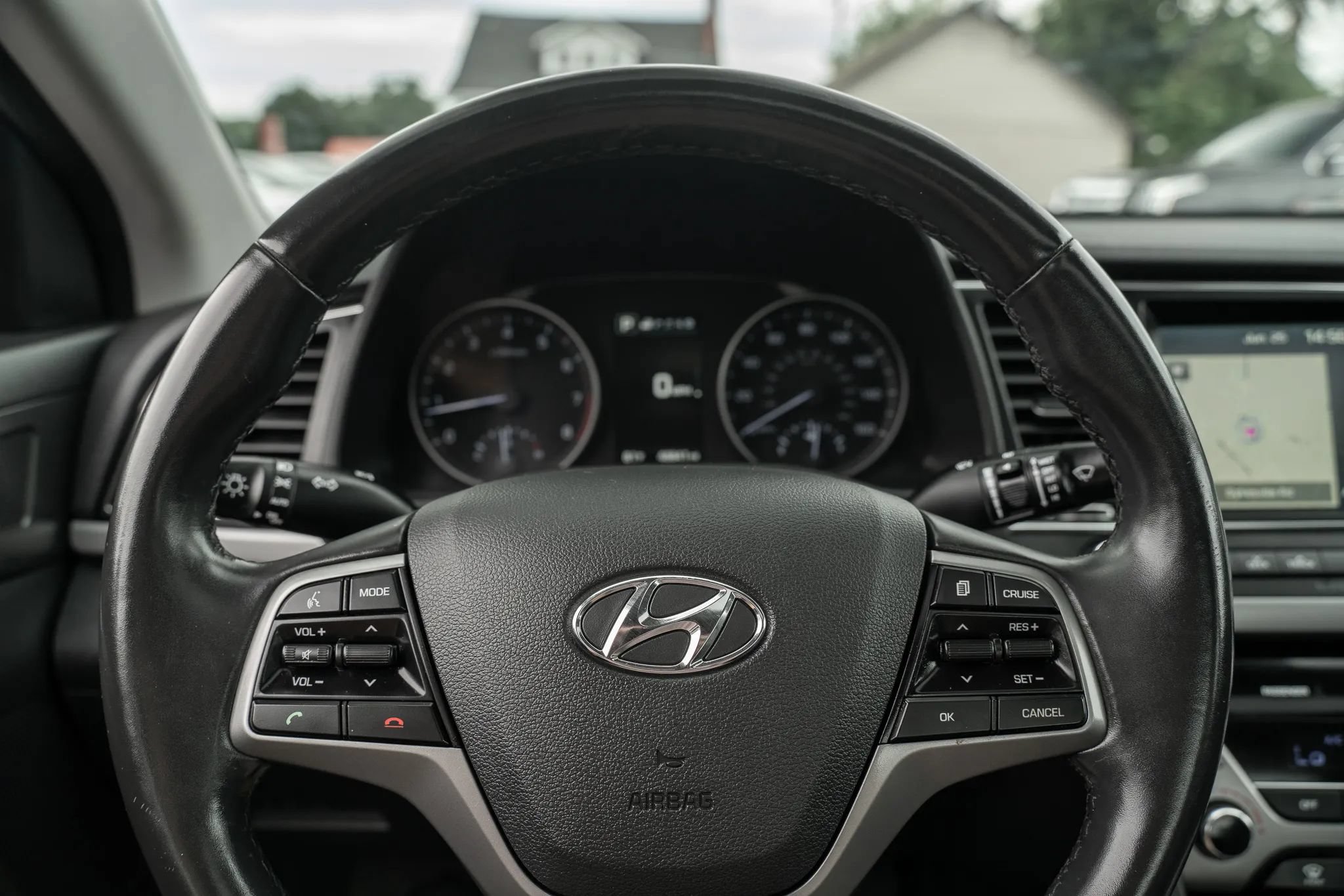 Used 2017 Hyundai Elantra Limited w/ Limited Tech Package 04 FWD image 17