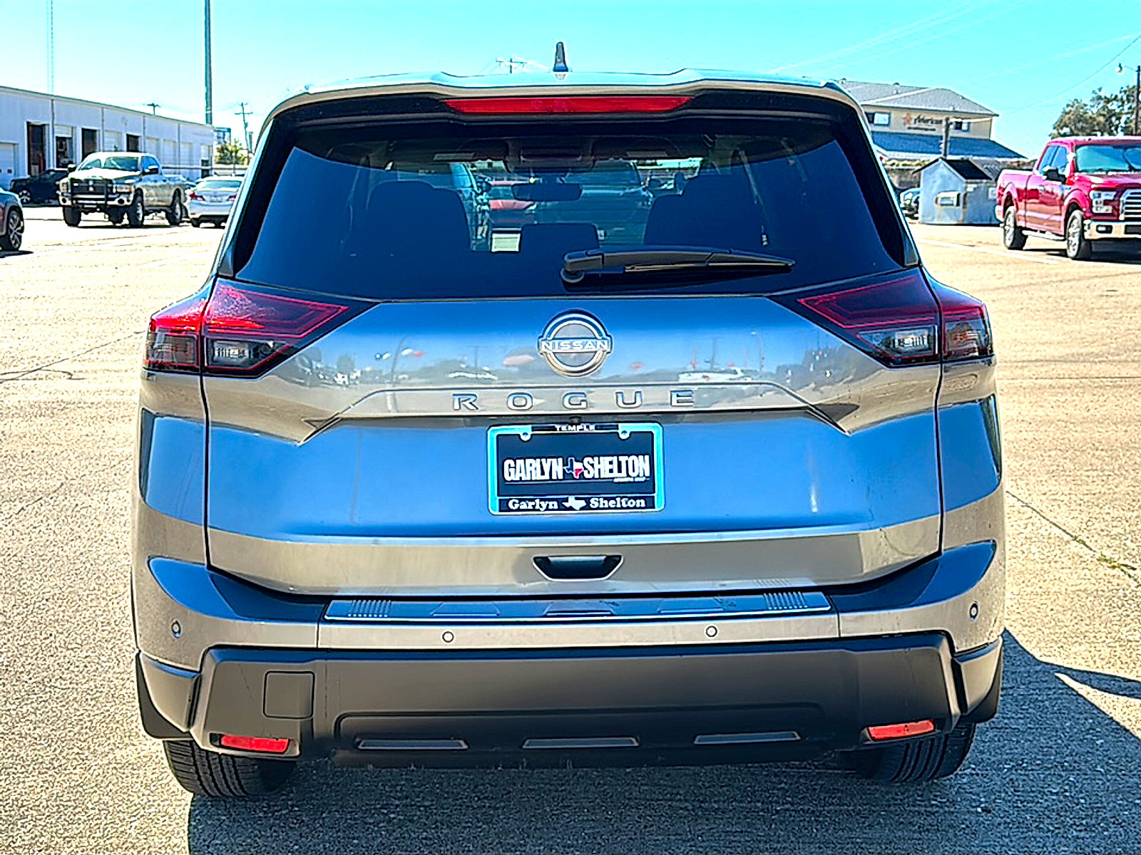 Used 2025 Nissan Rogue SV image 7