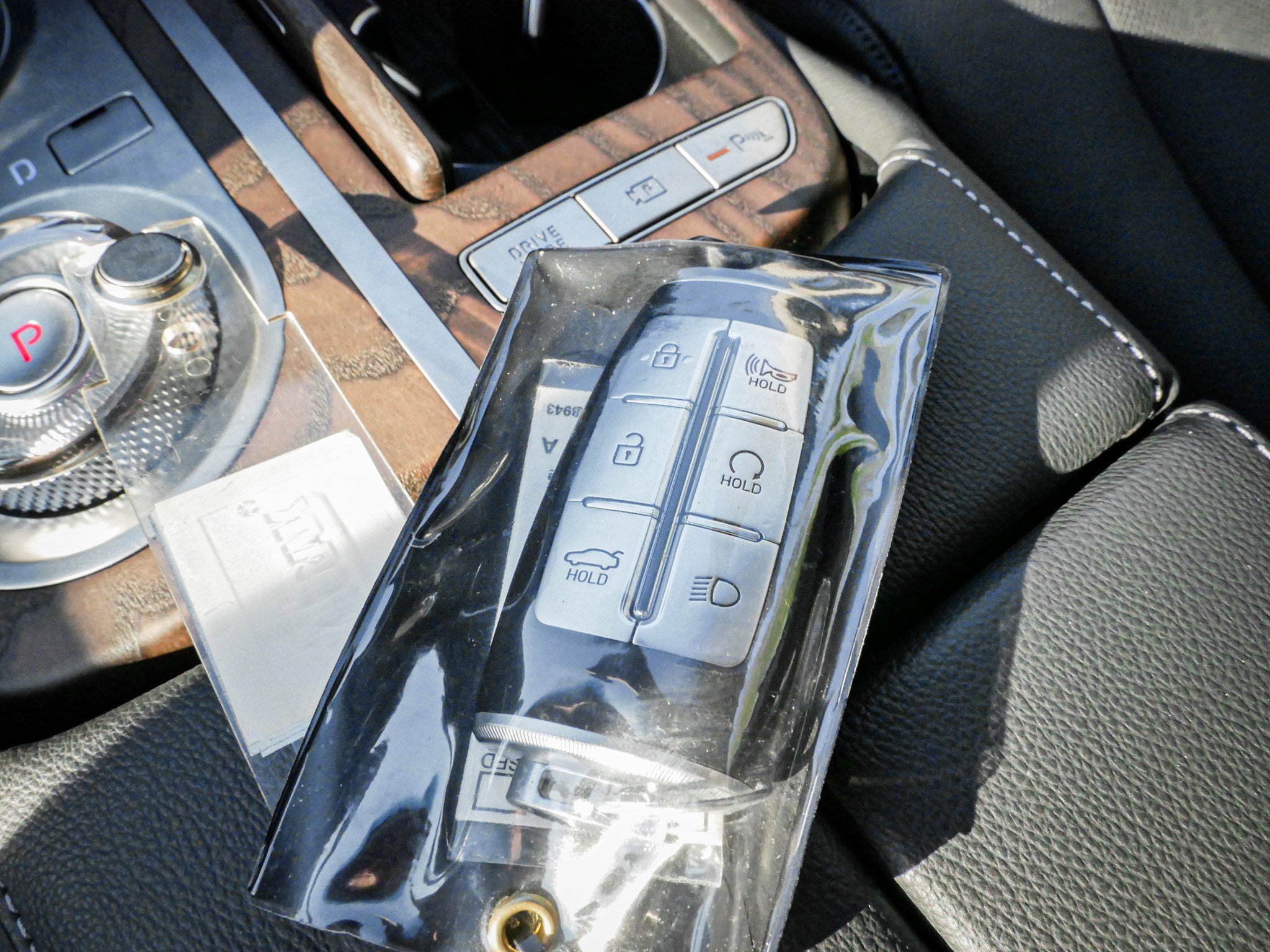 Used 2024 Genesis G80 image 33