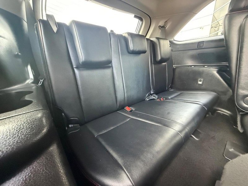 Used 2019 Toyota Highlander SE image 11