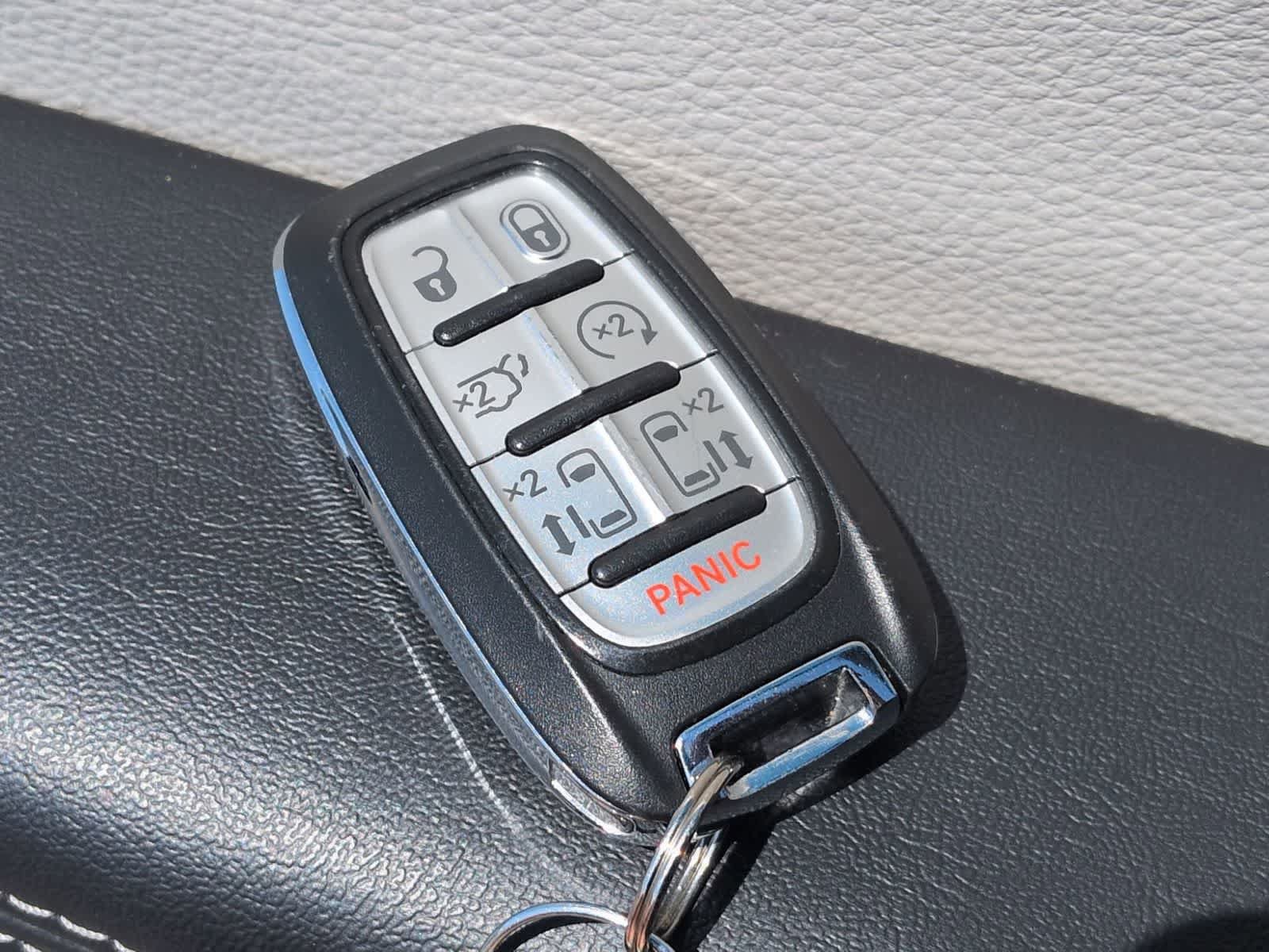 Certified 2023 Chrysler Pacifica Touring-L AWD/4WD image 34