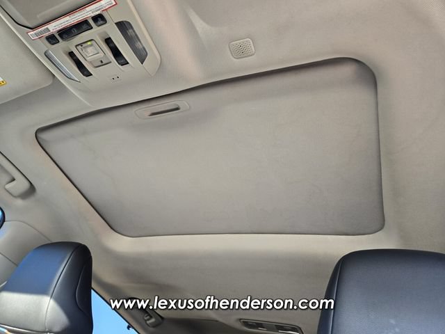 Used 2020 Toyota Highlander XLE FWD image 11