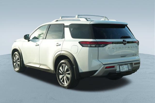 Used 2025 Nissan Pathfinder SL AWD/4WD image 6