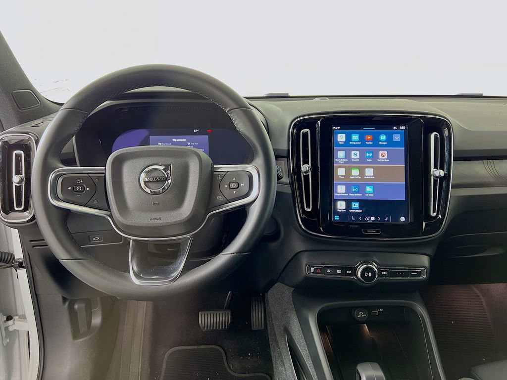 Used 2023 Volvo XC40 Recharge Core image 23