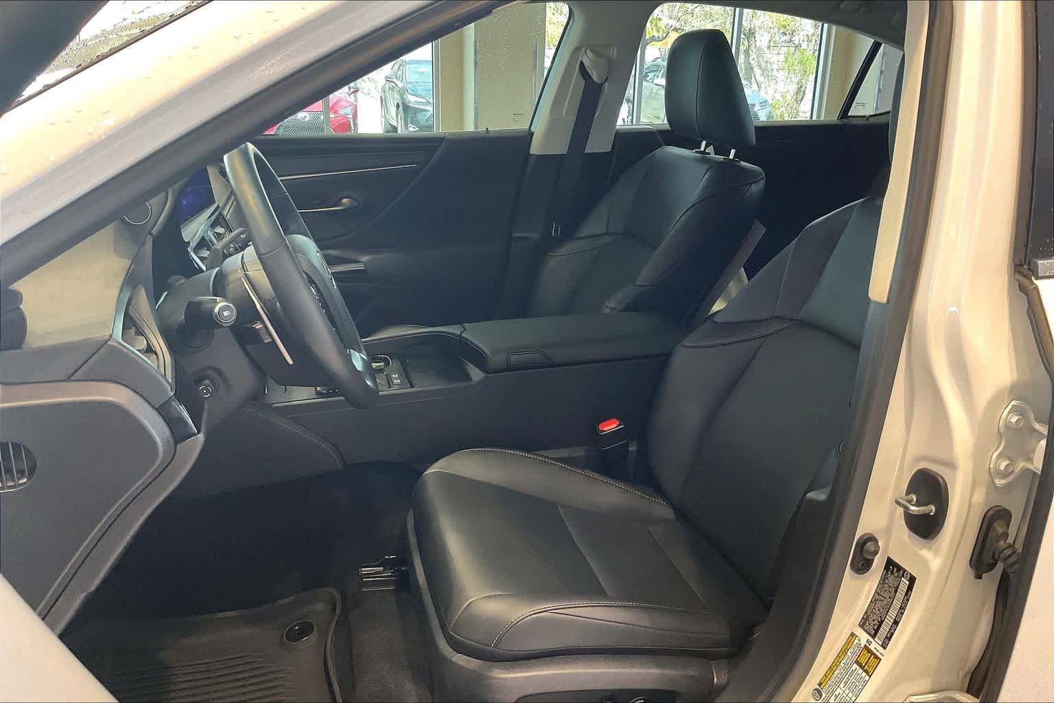 Used 2025 Lexus ES 300h F Sport w/ Accessory Package (Z1) FWD image 8