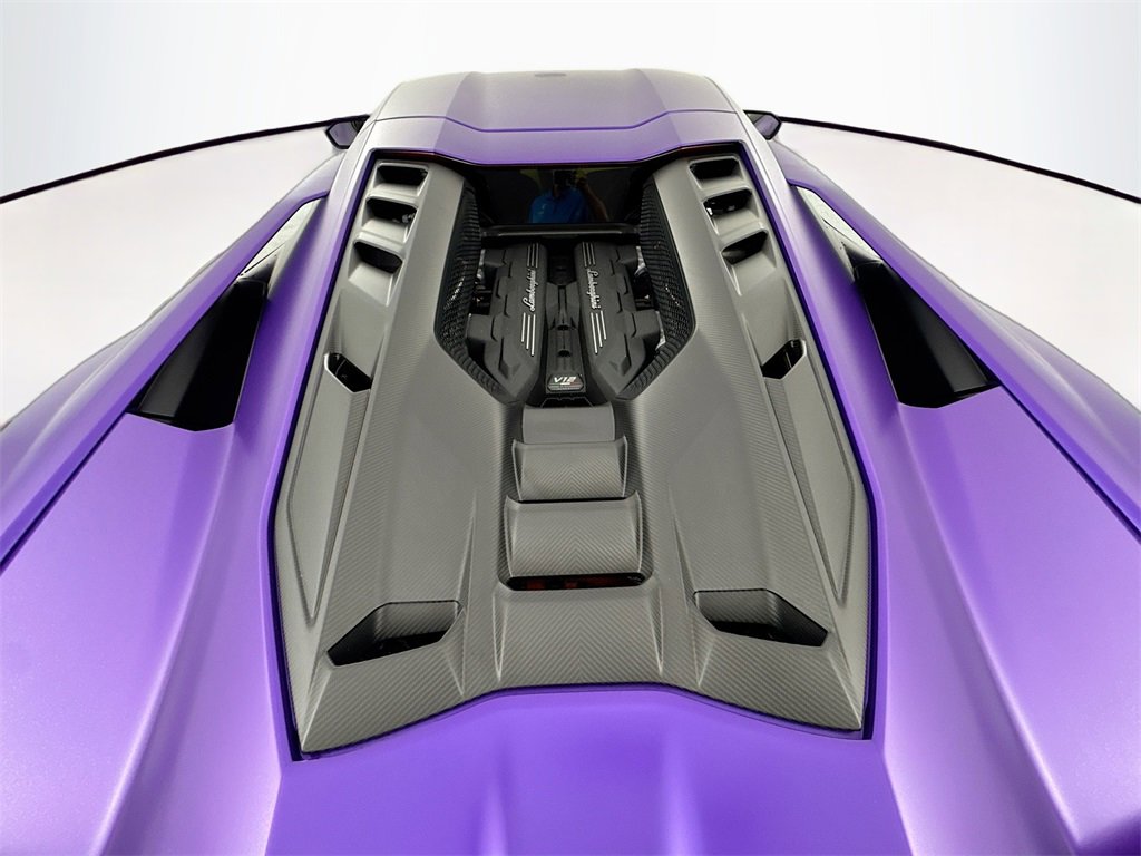 Used 2024 Lamborghini Revuelto image 35