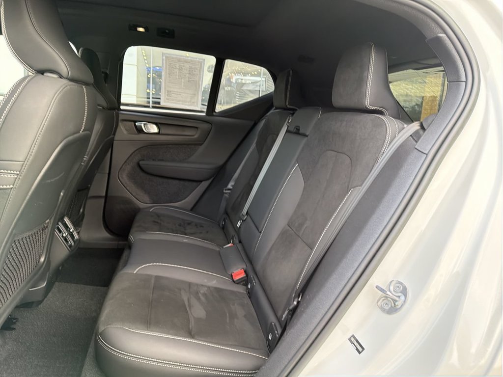 Certified 2023 Volvo XC40 B5 Plus w/ Protection Package Premier AWD/4WD image 23