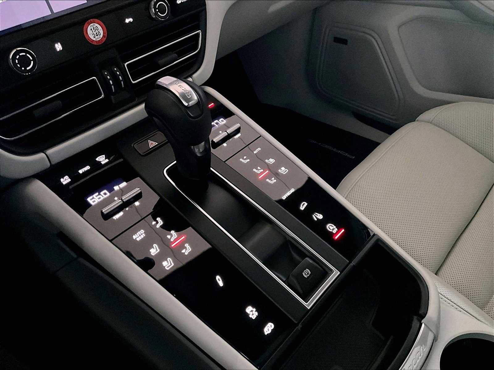 Used 2025 Porsche Macan Turbo image 20