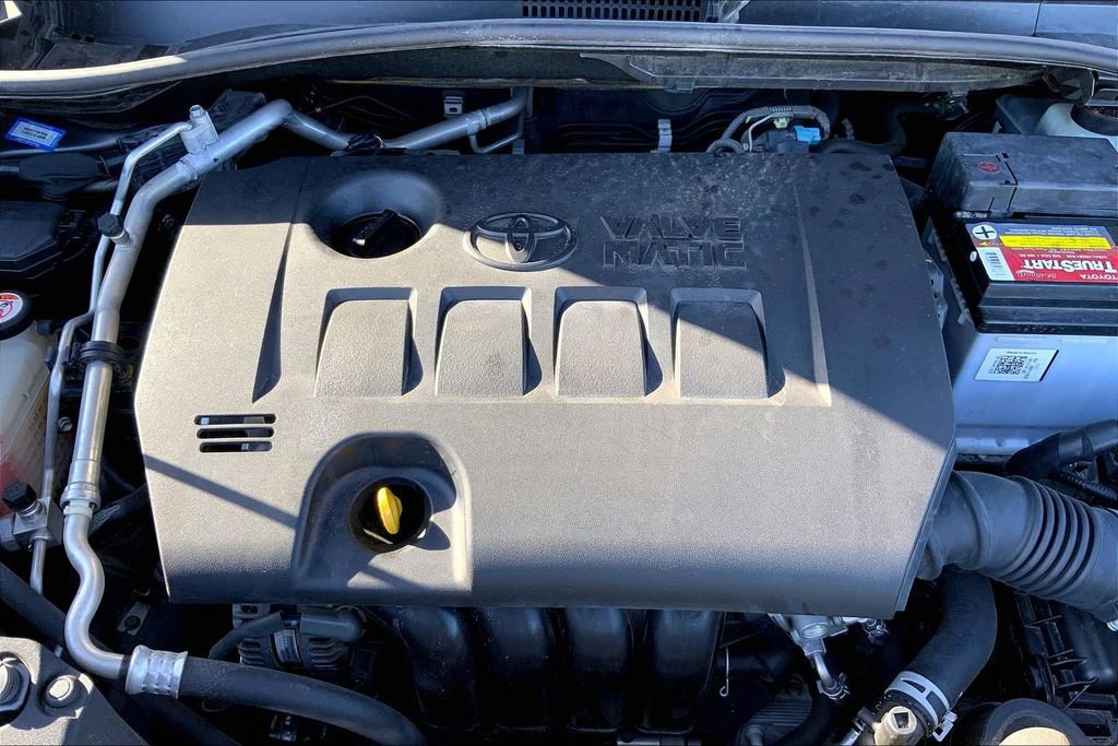 Used 2020 Toyota C-HR LE image 31