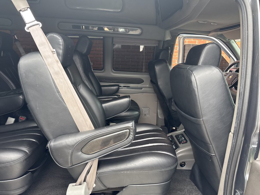 Used 2014 Chevrolet Express 2500 Extended RWD image 31