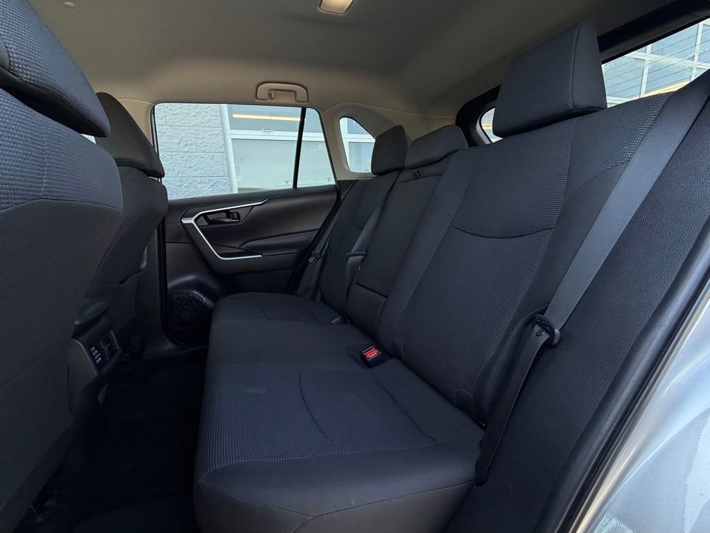 Used 2022 Toyota RAV4 LE image 22