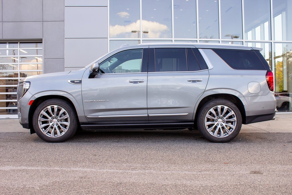 Used 2023 GMC Yukon Denali w/ Denali Reserve Package image 7