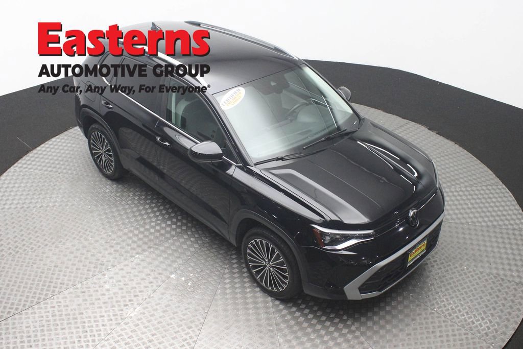 Used 2025 Volkswagen Taos SE FWD image 3