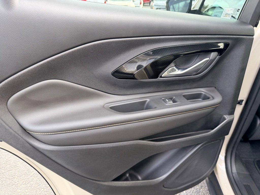 Used 2022 GMC Terrain AT4 image 34