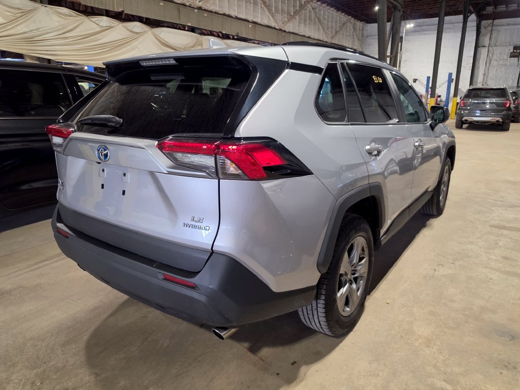 Used 2022 Toyota RAV4 LE AWD/4WD image 2