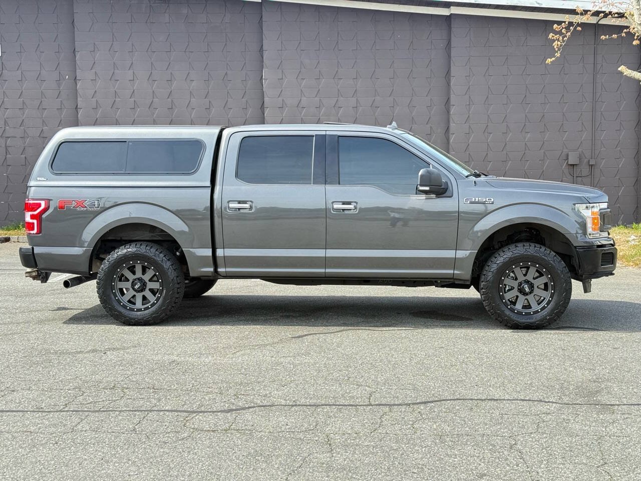 Used 2018 Ford F150 XLT w/ Equipment Group 302A Luxury AWD/4WD image 4