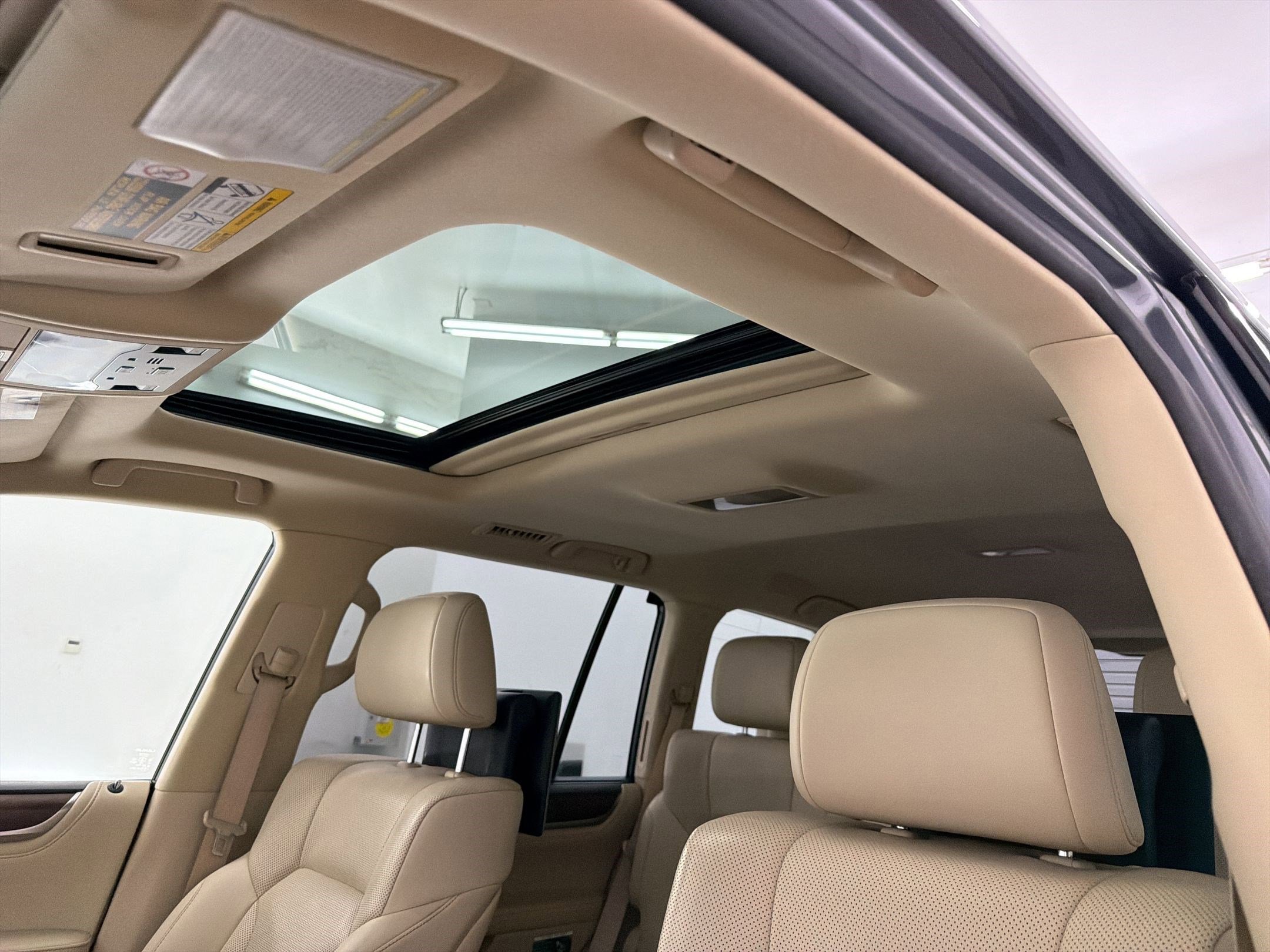 Used 2018 Lexus LX 570 4WD w/ Luxury Package image 14