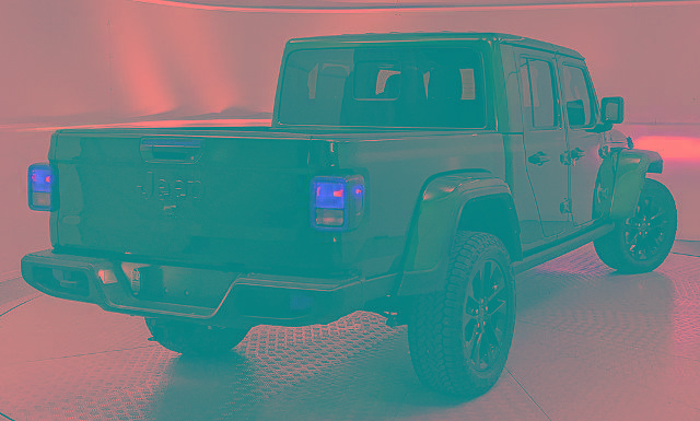 Used 2025 Jeep Gladiator Sport image 3