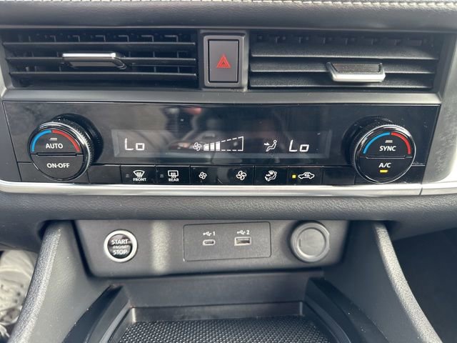 Used 2023 Nissan Rogue SV image 17