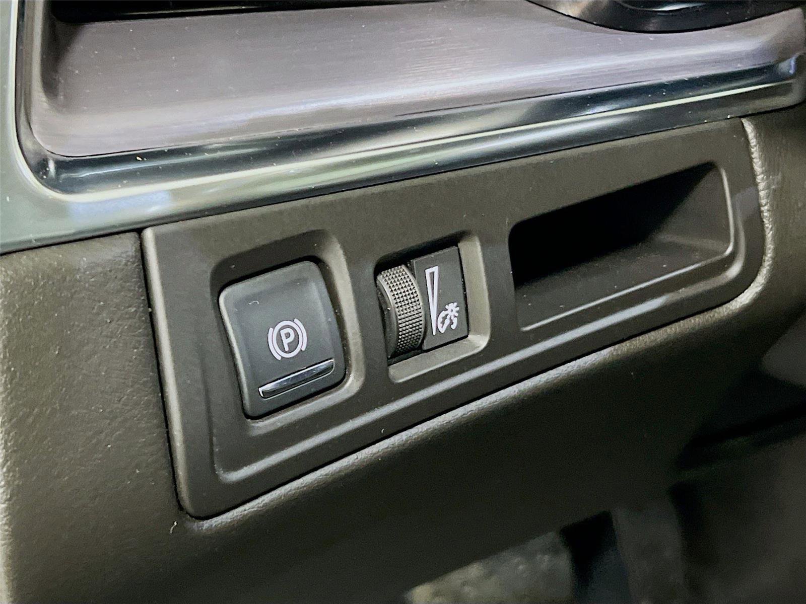 Used 2017 Cadillac XT5 Luxury image 10