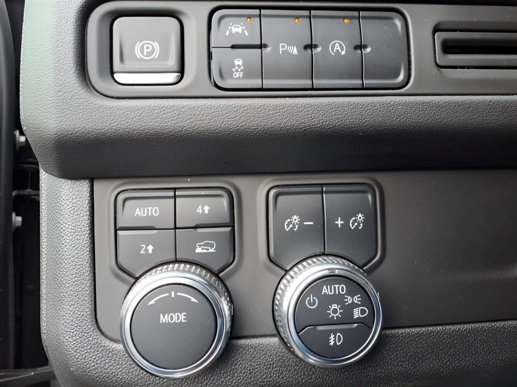Used 2024 GMC Yukon SLT AWD/4WD image 18