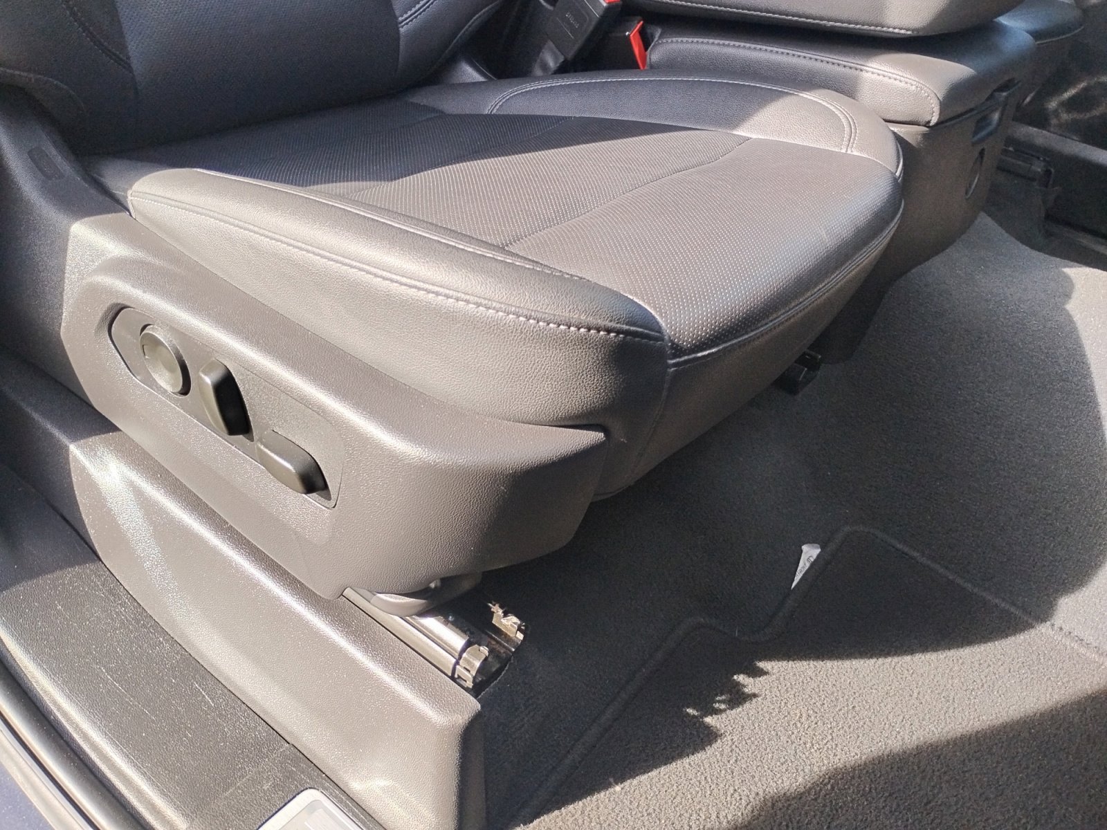 Used 2024 GMC Sierra 1500 SLT image 30