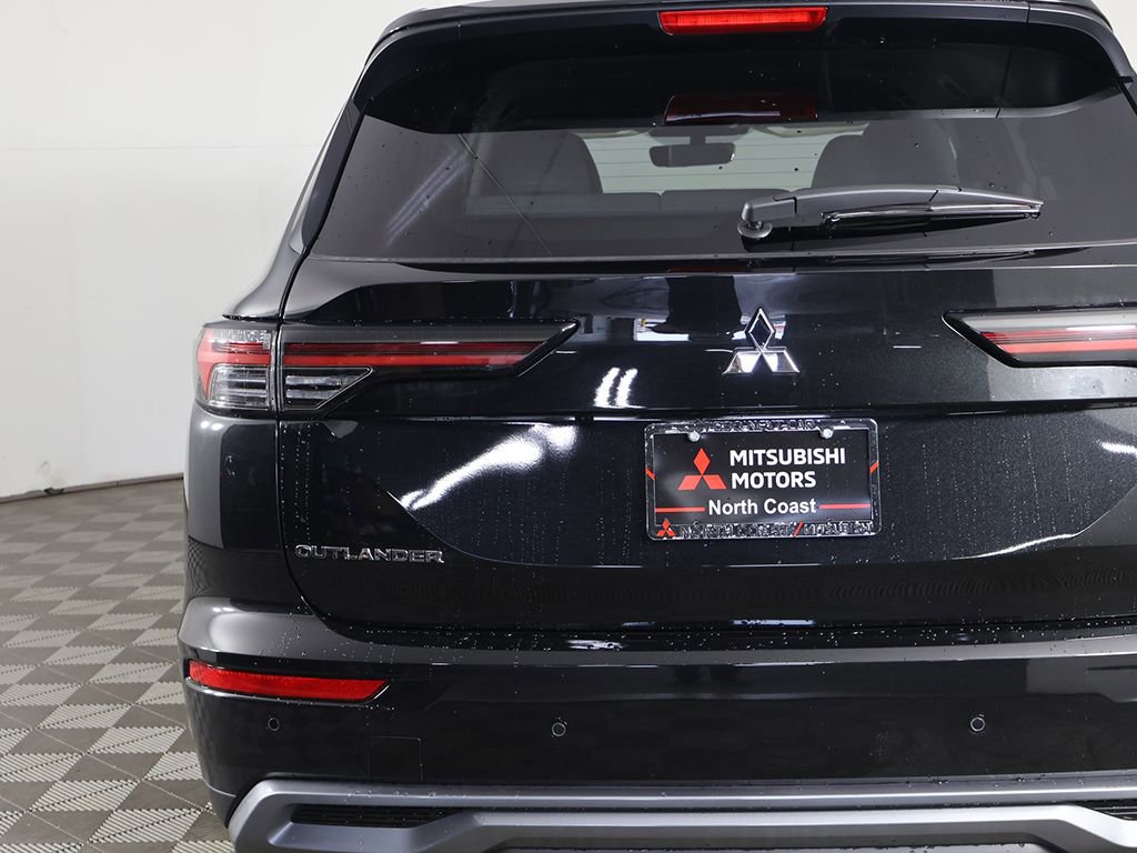 New 2026 Mitsubishi Outlander SE FWD image 16