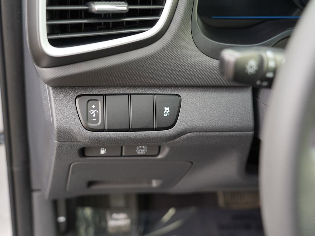 Used 2018 Hyundai Ioniq Blue FWD image 17