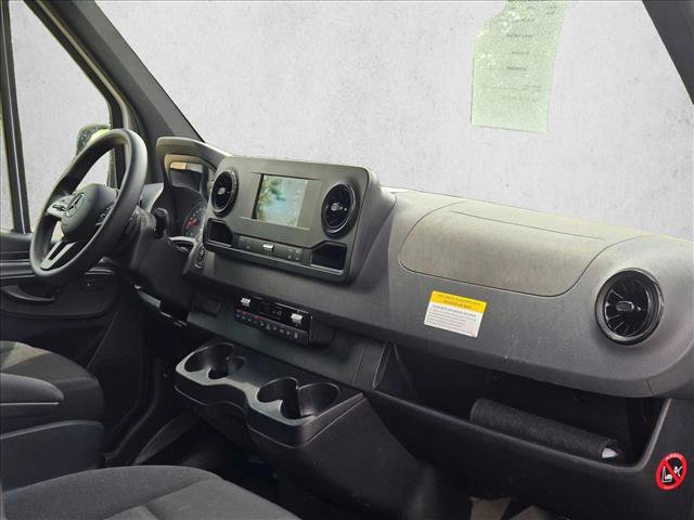 Used 2024 Mercedes-Benz Sprinter 2500 image 20