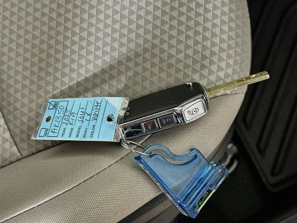Used 2025 Kia Soul LX w/ LX Technology Package FWD image 32