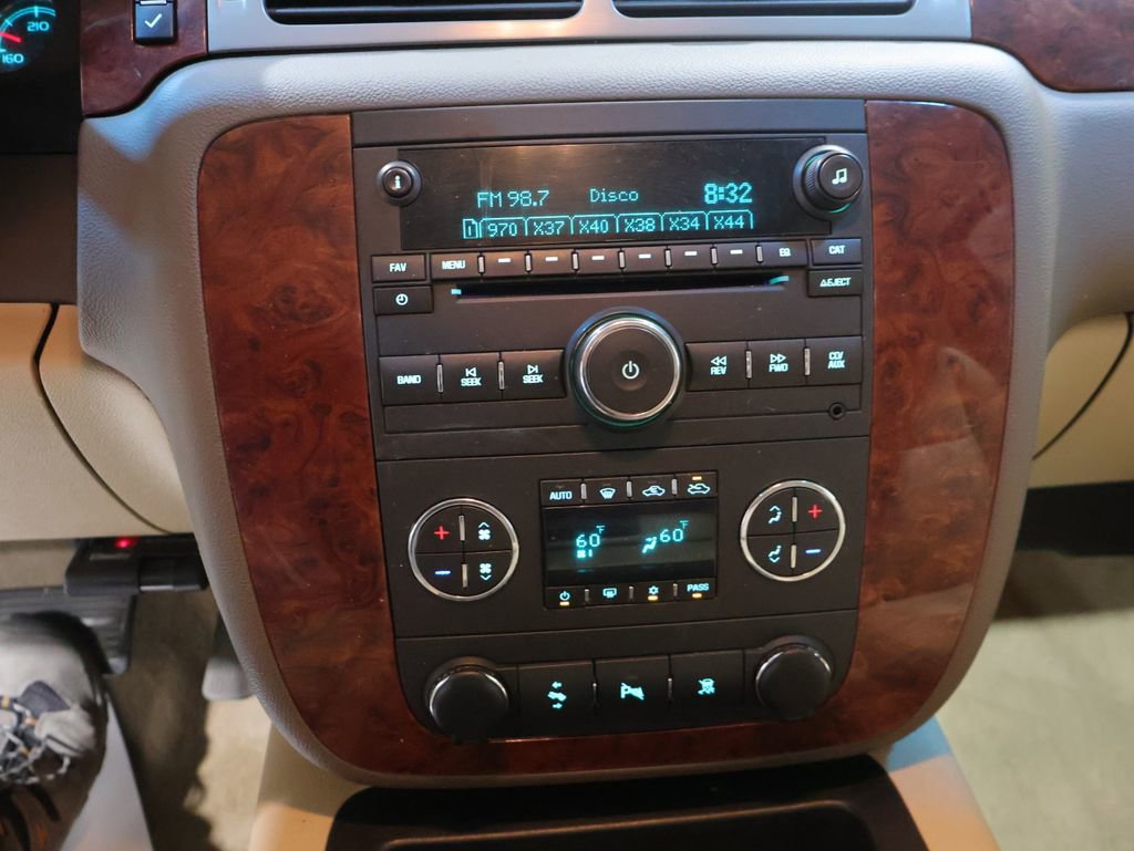 Used 2011 Chevrolet Silverado 1500 LTZ w/ LTZ White Diamond Edition AWD/4WD image 23