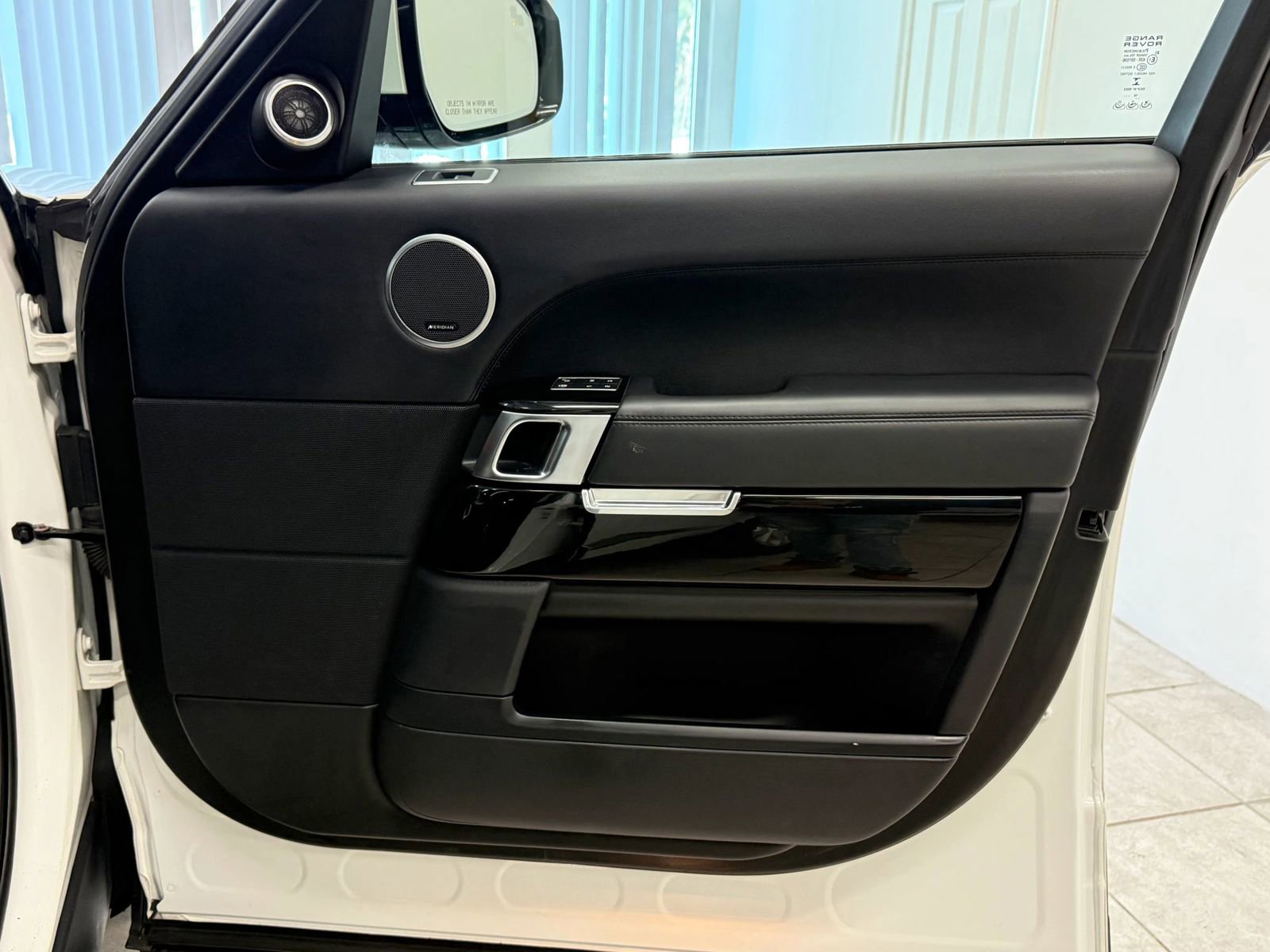 Used 2016 Land Rover Range Rover HSE image 24