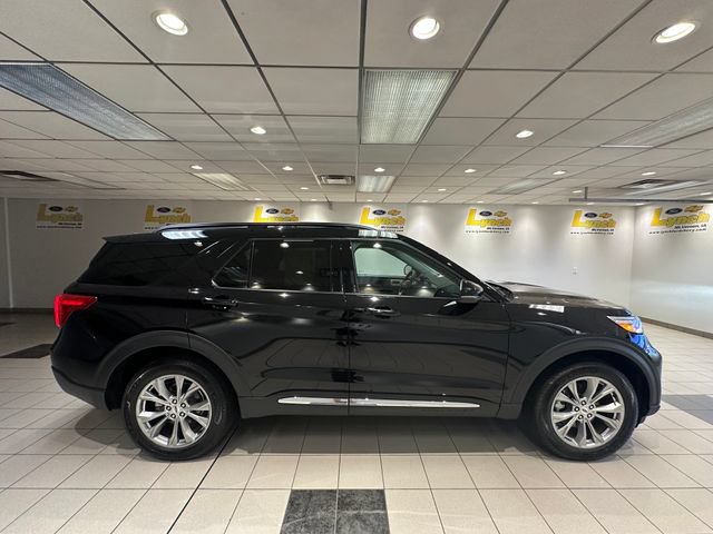 Used 2024 Ford Explorer XLT w/ Equipment Group 202A AWD/4WD image 3