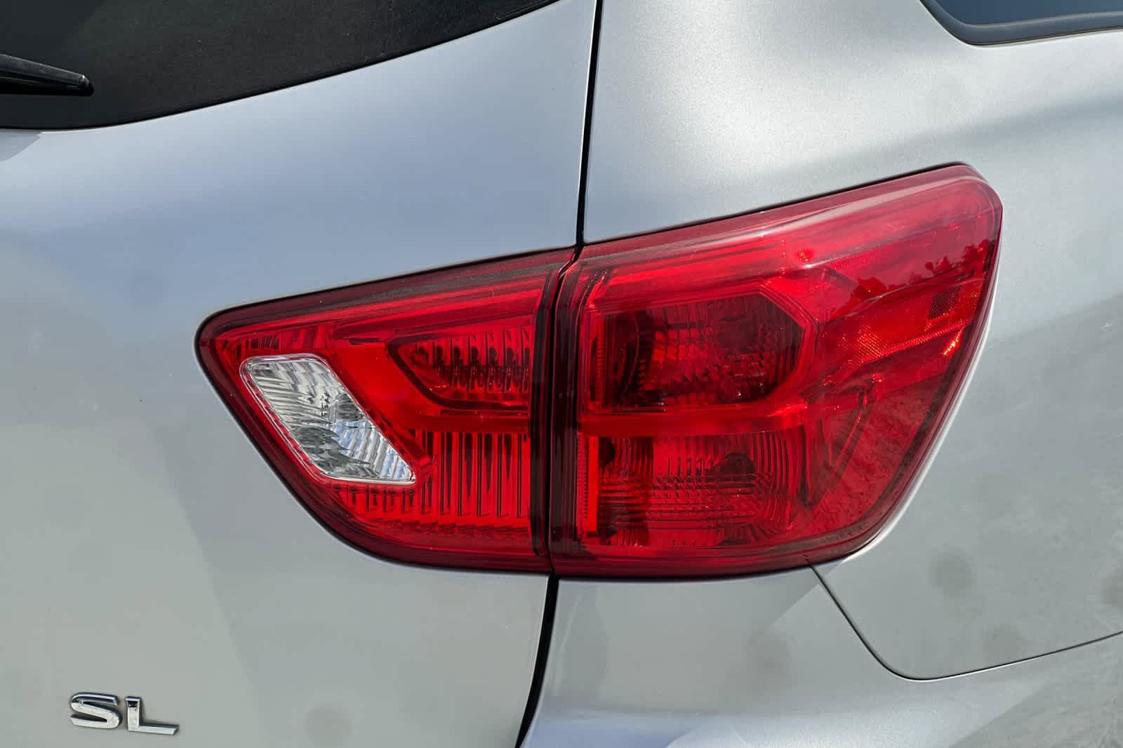 Used 2018 Nissan Pathfinder SL FWD image 37