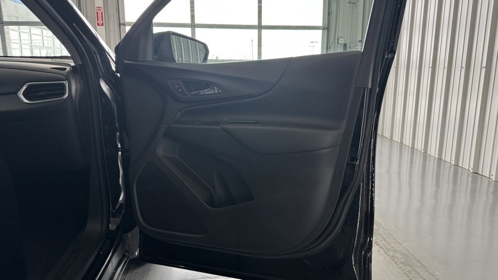 Used 2023 Chevrolet Equinox LT image 18