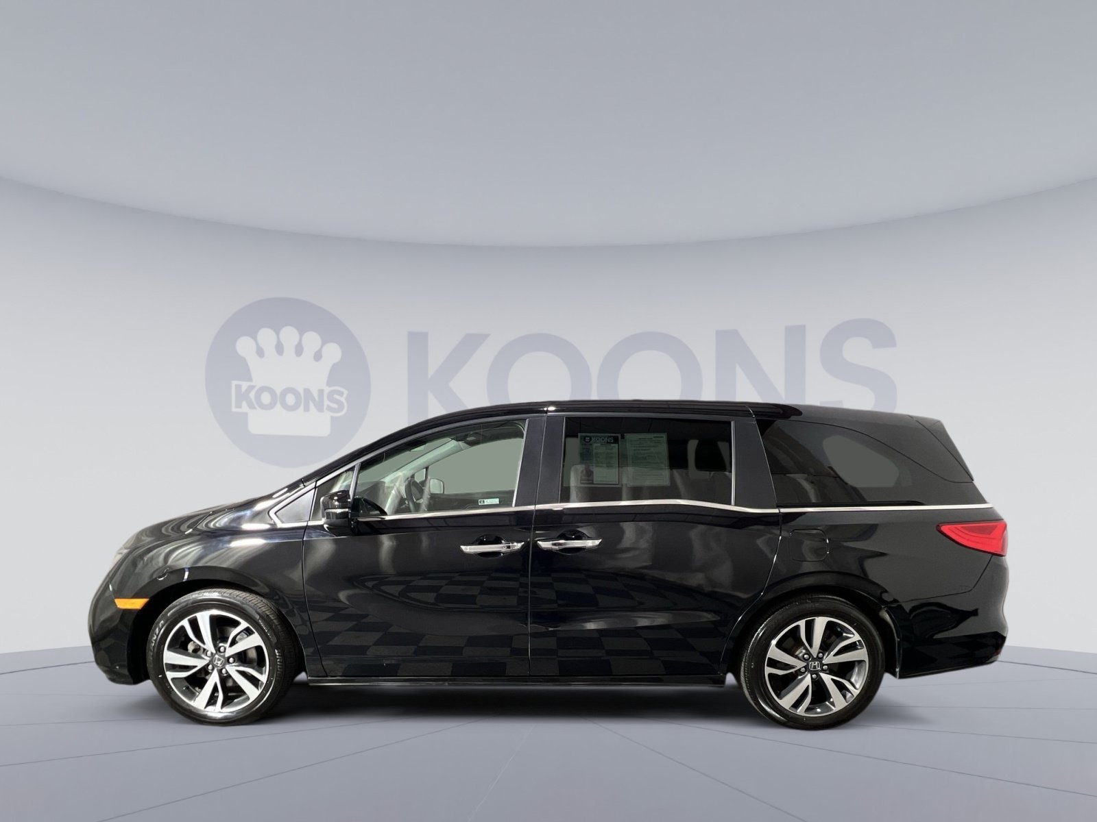 Used 2024 Honda Odyssey Touring image 2
