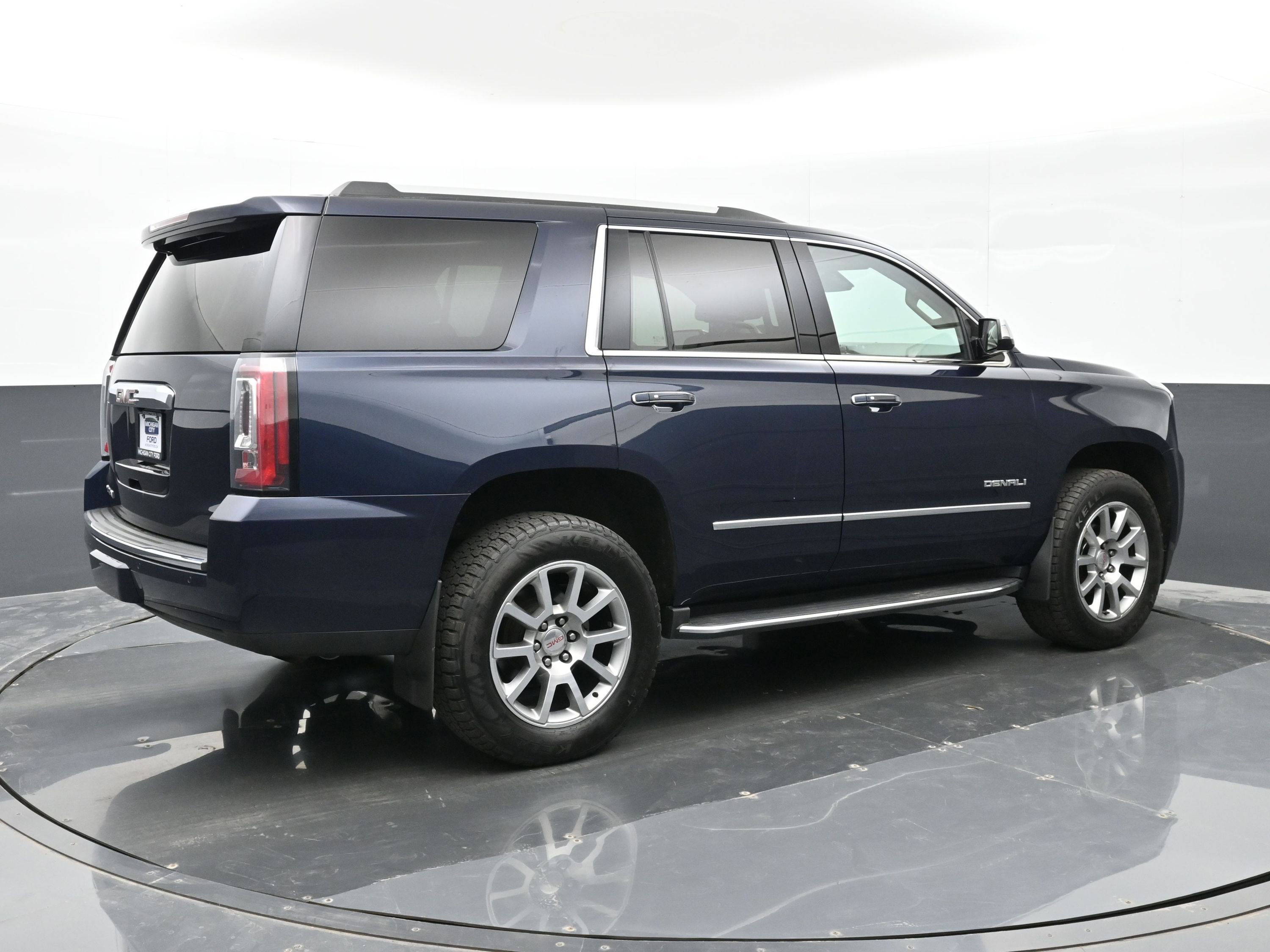 Used 2020 GMC Yukon Denali w/ Open Road Package AWD/4WD image 4