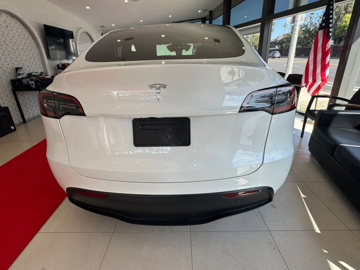 Used 2024 Tesla Model Y Long Range AWD/4WD image 6